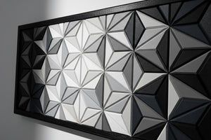 Prisma Monokrom: El İşçiliği Masif Ahşap Geometrik Duvar Dekoru - Modern 3D Sanat