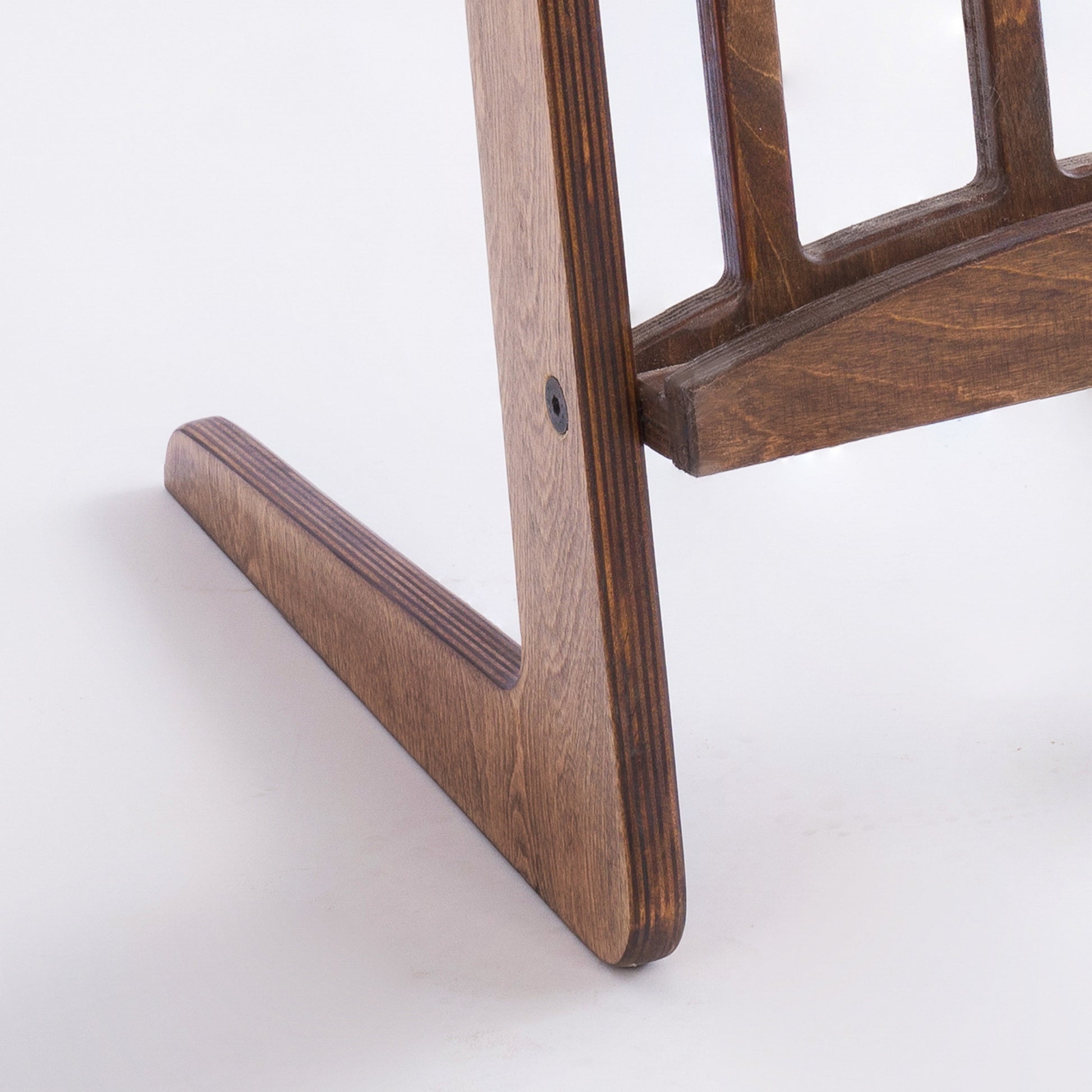 Dayanıklı ve estetik birleşim detaylarına sahip masif ahşap sehpa ayağı